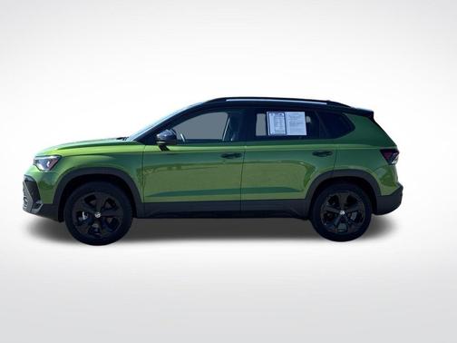 Bright Moss Green W/Black Roof 2025 Volkswagen Taos 1.5T SE Black