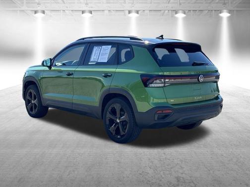 Bright Moss Green W/Black Roof 2025 Volkswagen Taos 1.5T SE Black