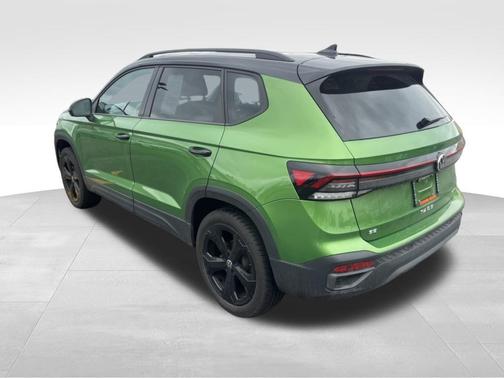 2025 Volkswagen Taos 1.5T SE Black