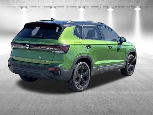 Bright Moss Green W/Black Roof 2025 Volkswagen Taos 1.5T SE Black