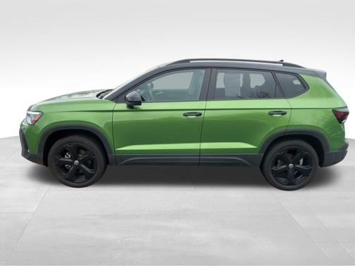 2025 Volkswagen Taos 1.5T SE Black