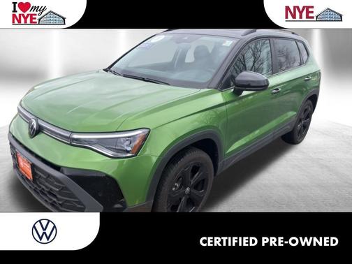 Bright Moss Green W/Black Roof 2025 Volkswagen Taos 1.5T SE Black