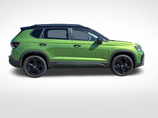 Bright Moss Green W/Black Roof 2025 Volkswagen Taos 1.5T SE Black