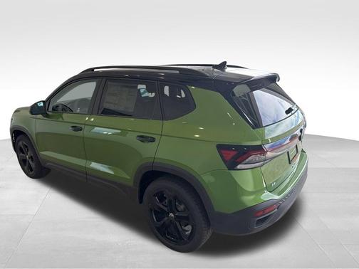2025 Volkswagen Taos 1.5T SE Black