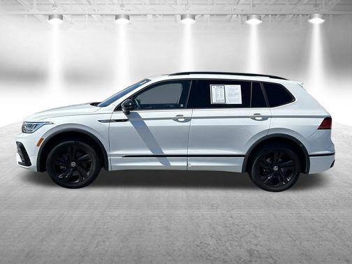 Opal White Pearl Effect 2023 Volkswagen Tiguan 2.0T SE R-Line Black