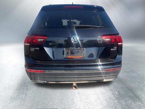 Deep Black Pearl Effect 2018 Volkswagen Tiguan 2.0T SEL