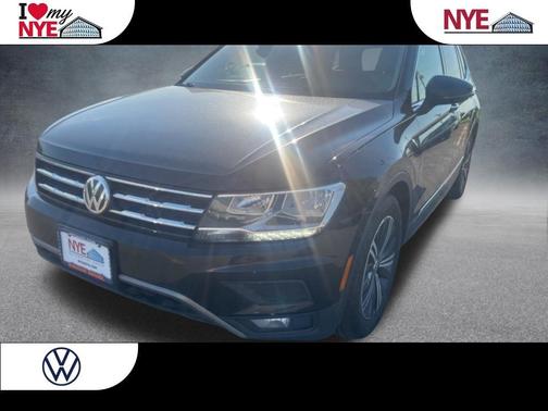 Deep Black Pearl Effect 2018 Volkswagen Tiguan 2.0T SEL