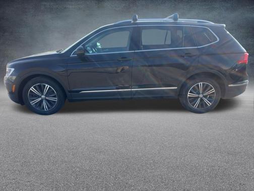 Deep Black Pearl Effect 2018 Volkswagen Tiguan 2.0T SEL