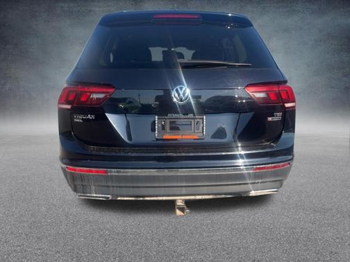 Deep Black Pearl Effect 2018 Volkswagen Tiguan 2.0T SEL