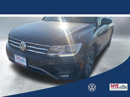 Deep Black Pearl Effect 2018 Volkswagen Tiguan 2.0T SEL