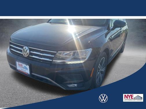 Deep Black Pearl Effect 2018 Volkswagen Tiguan 2.0T SEL