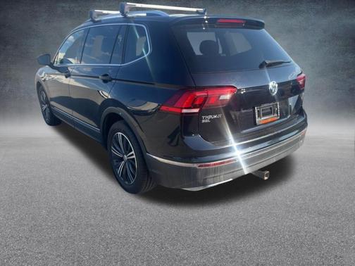 Deep Black Pearl Effect 2018 Volkswagen Tiguan 2.0T SEL