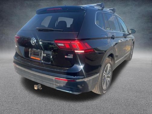 Deep Black Pearl Effect 2018 Volkswagen Tiguan 2.0T SEL
