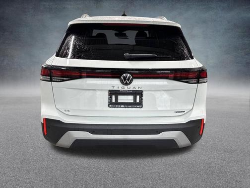 Pure White 2026 Volkswagen Tiguan 2.0T SE