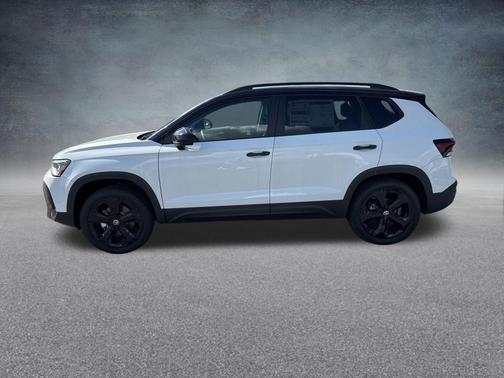 Pure White W/Deep Black Roof 2026 Volkswagen Taos 1.5T SE Black