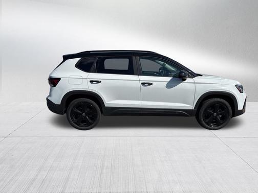 Pure White W/Deep Black Roof 2026 Volkswagen Taos 1.5T SE Black