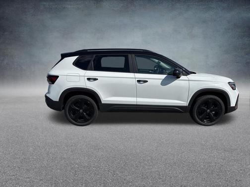 Pure White W/Deep Black Roof 2026 Volkswagen Taos 1.5T SE Black