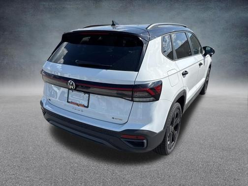Pure White W/Deep Black Roof 2026 Volkswagen Taos 1.5T SE Black