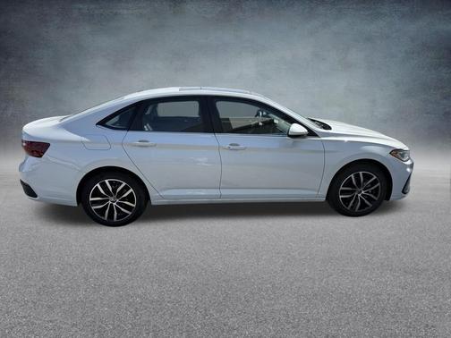 Opal White Pearl 2026 Volkswagen Jetta 1.5T SE