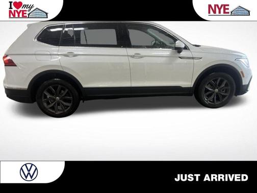 Opal White Pearl Effect 2023 Volkswagen Tiguan 2.0T SE