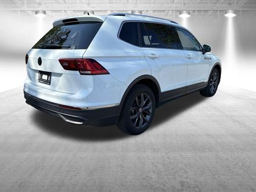 Opal White Pearl Effect 2023 Volkswagen Tiguan 2.0T SE