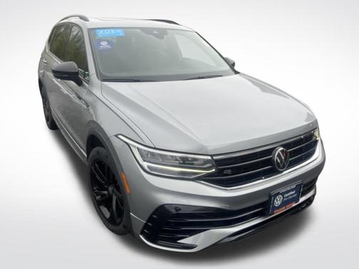Pyrite Silver Metallic 2023 Volkswagen Tiguan 2.0T SE R-Line Black
