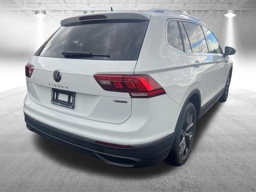 Pure White 2024 Volkswagen Tiguan 2.0T SE