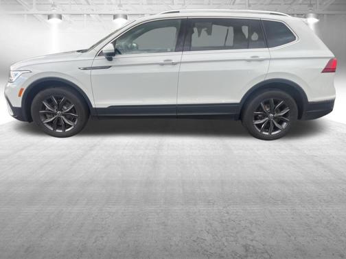 Pure White 2024 Volkswagen Tiguan 2.0T SE