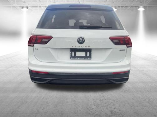 Pure White 2024 Volkswagen Tiguan 2.0T SE