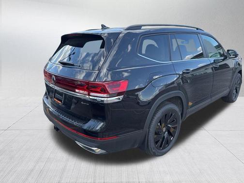 Deep Black Pearl Effect 2026 Volkswagen Atlas 2.0T SE W/TECHNOLOGY