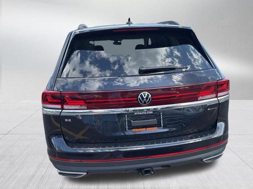 Deep Black Pearl Effect 2026 Volkswagen Atlas 2.0T SE W/TECHNOLOGY