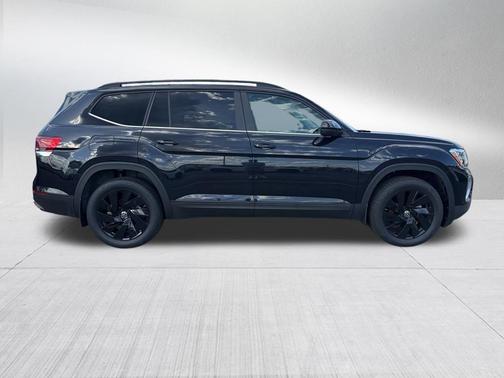 Deep Black Pearl Effect 2026 Volkswagen Atlas 2.0T SE W/TECHNOLOGY