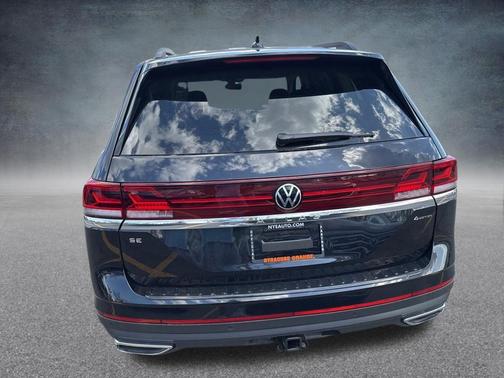Deep Black Pearl Effect 2026 Volkswagen Atlas 2.0T SE W/TECHNOLOGY