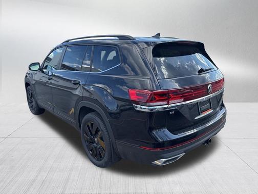 Deep Black Pearl Effect 2026 Volkswagen Atlas 2.0T SE W/TECHNOLOGY