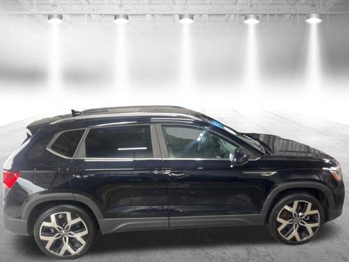 Deep Black Pearl Effect 2023 Volkswagen Taos 1.5T SEL