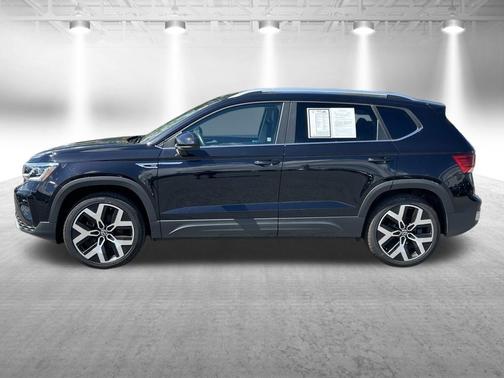 Deep Black Pearl Effect 2023 Volkswagen Taos 1.5T SEL