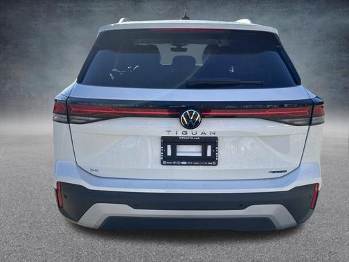 Pure White 2026 Volkswagen Tiguan SE