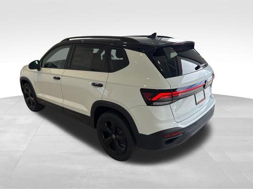 2025 Volkswagen Taos 1.5T SE Black