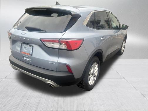Blue Silver Metallic 2022 Ford Escape SE