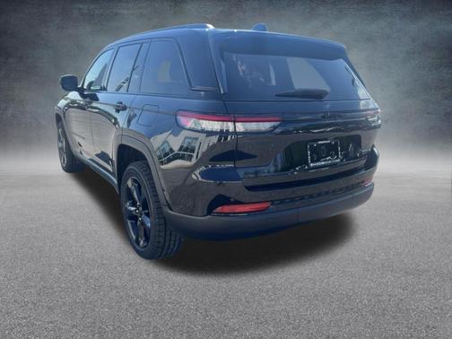 Diamond Black 2023 Jeep Grand Cherokee Altitude