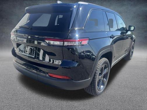 Diamond Black 2023 Jeep Grand Cherokee Altitude