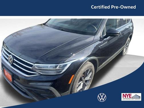 Deep Black Pearl Effect 2023 Volkswagen Tiguan 2.0T SE