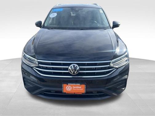 Deep Black Pearl Effect 2023 Volkswagen Tiguan 2.0T SE