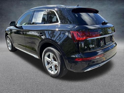 Mythos Black Metallic 2023 Audi Q5 40 Premium