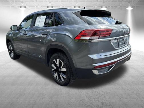 Platinum Gray Metallic 2023 Volkswagen Atlas Cross Sport 2.0T SE