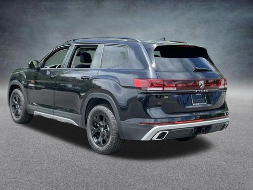 Black Pearl 2026 Volkswagen Atlas 2.0T Peak Edition