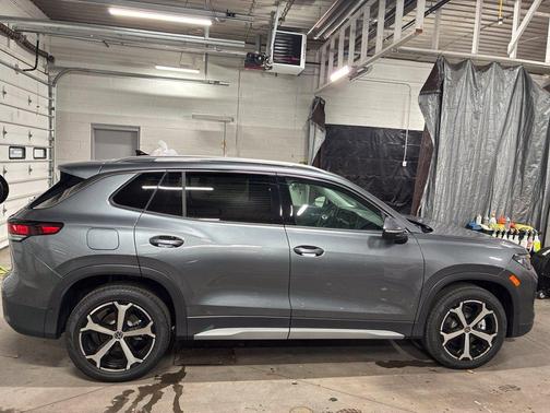 Platinum Gray Metallic 2026 Volkswagen Tiguan 2.0T SE