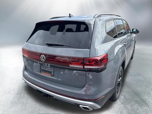 Pure Gray 2026 Volkswagen Atlas 2.0T Peak Edition