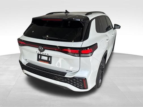 2025 Volkswagen Tiguan 2.0T SE R-Line Black