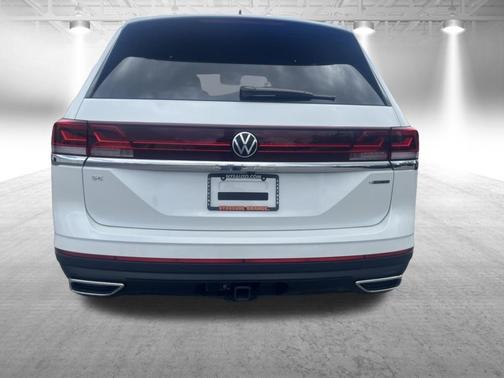 Opal White Pearl 2026 Volkswagen Atlas 2.0T SE w/Technology